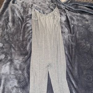 Grey long jumpsuit. Originally from fashionnova. Size: large